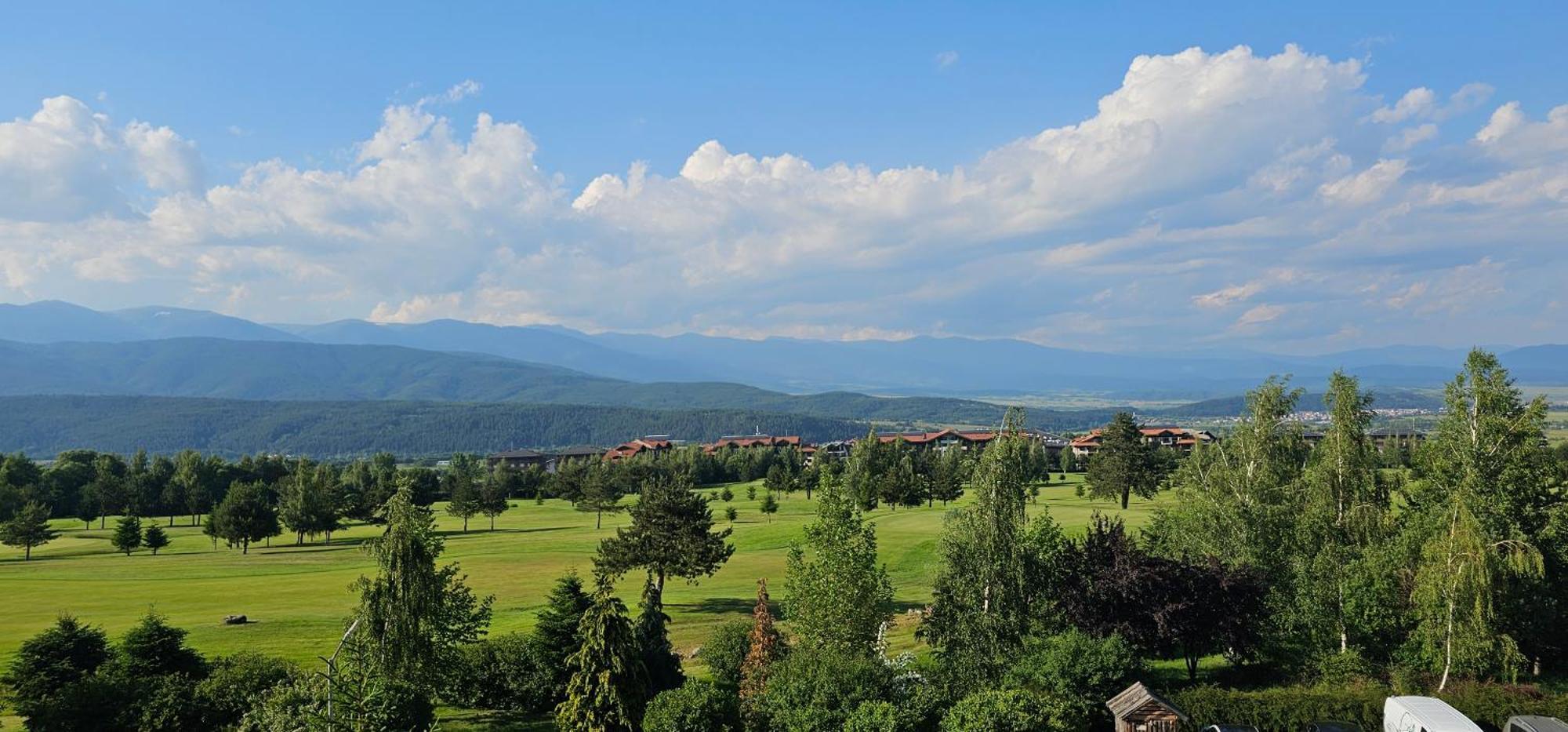 Green Peaks Suite In Pirin Golf & County Club Ράζλογκ Εξωτερικό φωτογραφία